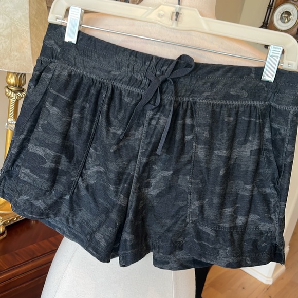 90 Degree By Reflex Pants - Comfy Black Camo Knit Drawstring Shorts